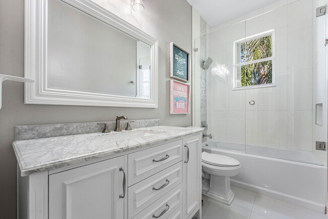 Building Photo - 121 Palm Cir