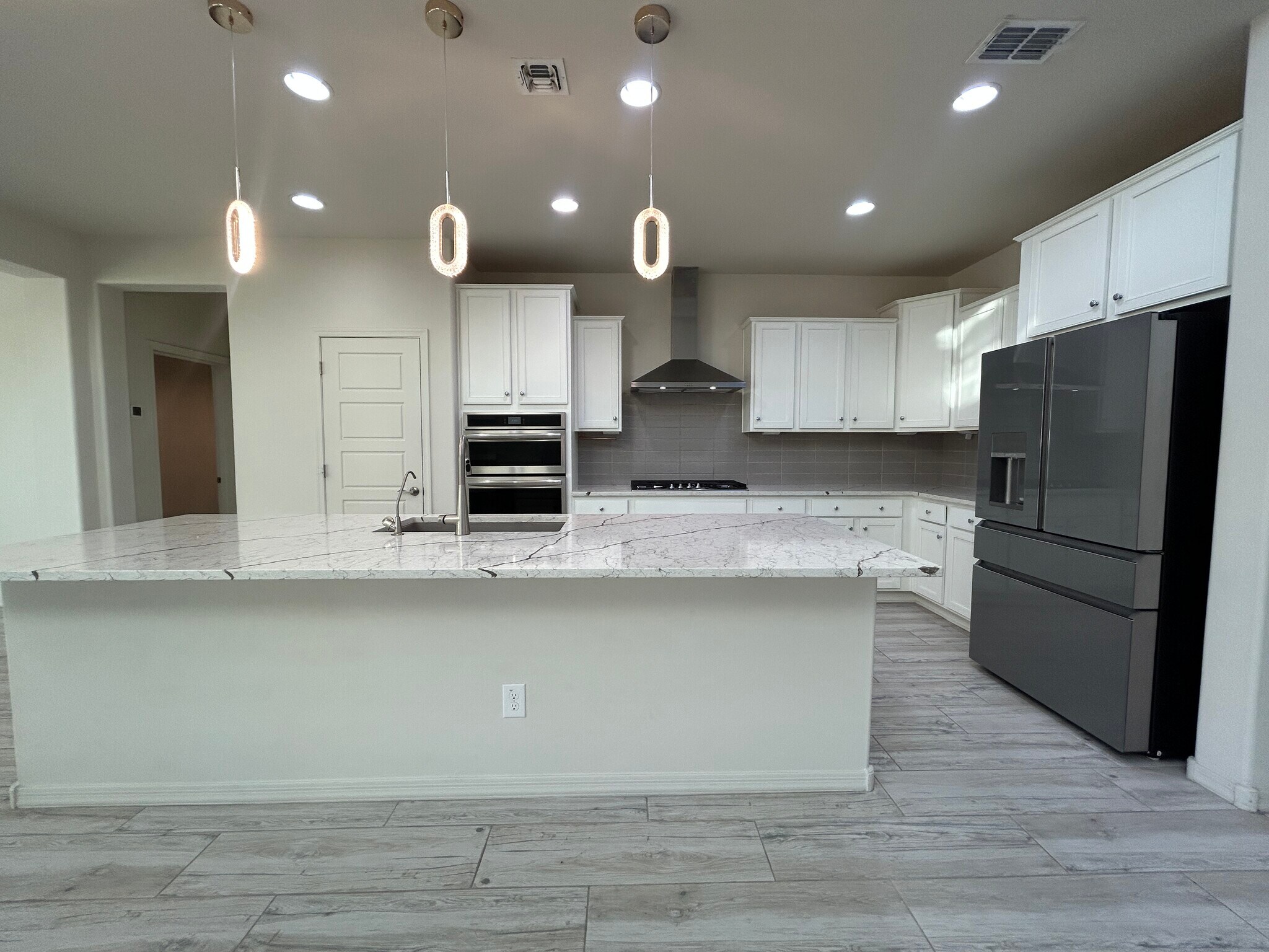 Building Photo - 8909 W Missouri Ave