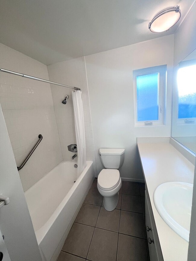 Building Photo - Newly Renovated 2x1 behind Bon Air!