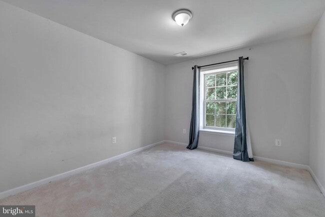 Building Photo - 8008 Hubble Dr