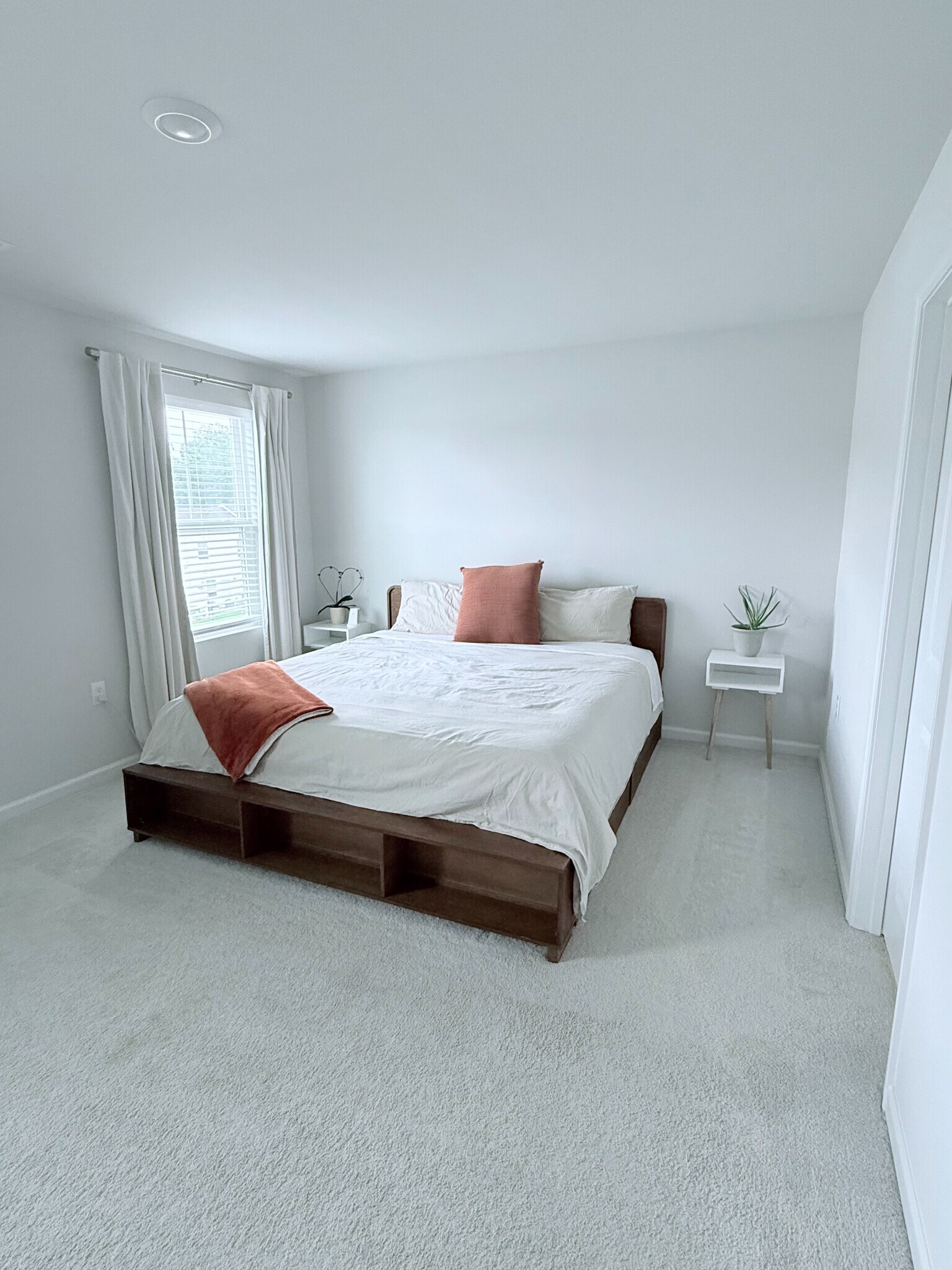 Building Photo - Room in Townhome on Chert Ln
