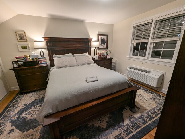 Building Photo - 1936 Smallwood Dr