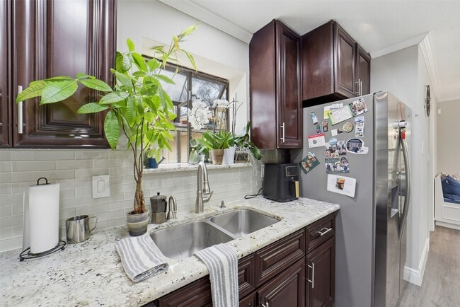 Building Photo - 1306 Carriage Dr