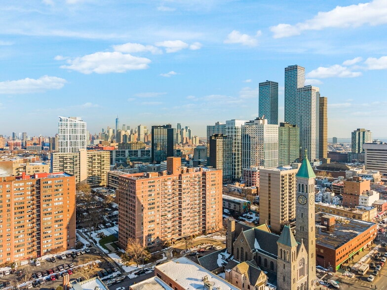 Building Photo - 10 Huron Ave