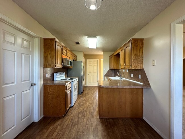 Building Photo - 2713 S.87th Drive-