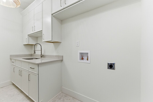 Building Photo - 205 Whitefoord Ave NE