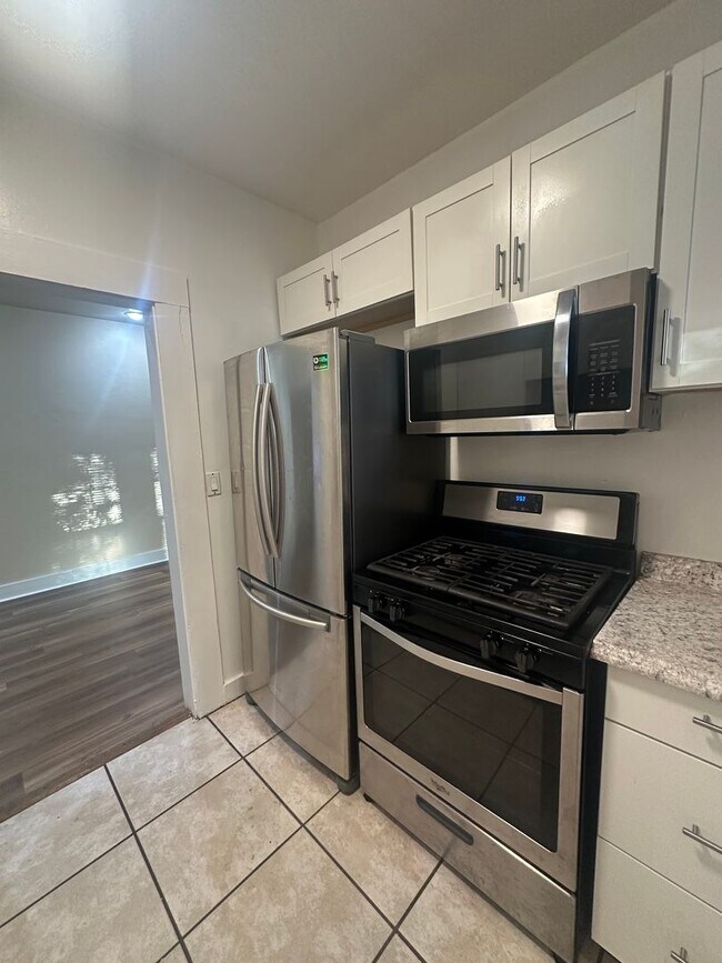 Building Photo - 322 Oakland Ave