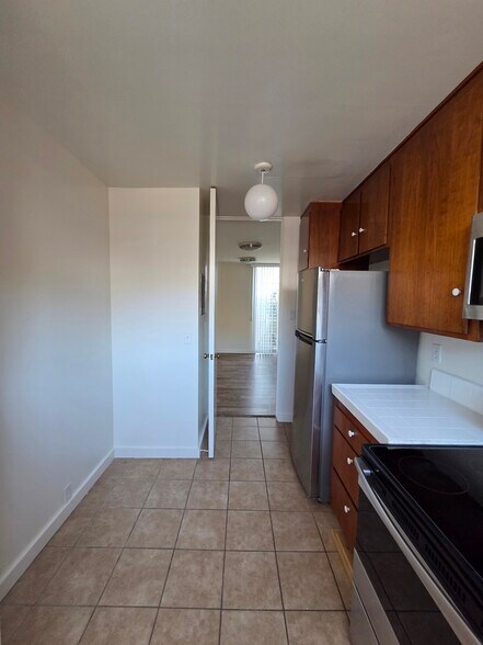 Kitchen entry to Dining room - 1145 Yale St