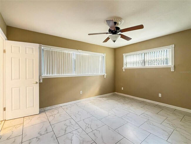 Building Photo - 117 Lake Roy Dr