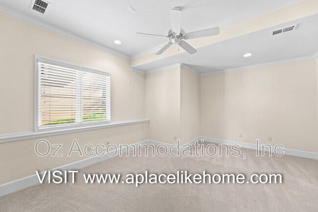 Building Photo - 16690 Country Club Dr