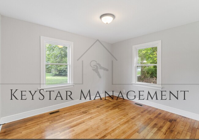 Building Photo - 429 Henry St