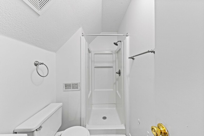 Building Photo - Cape Cod Style Home!