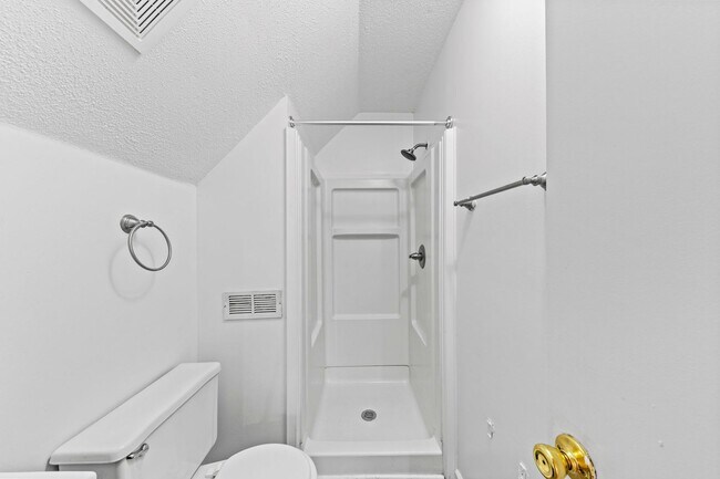 Building Photo - Move-In Special Available! Cape Cod Style Home!