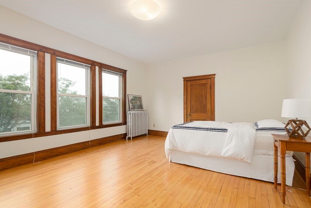 Building Photo - 38 Russell St