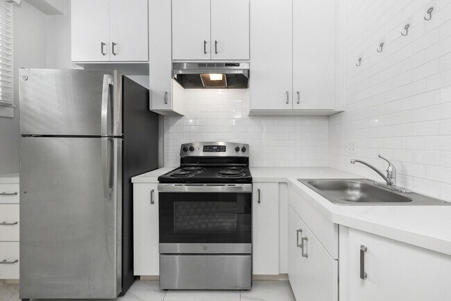 Building Photo - Great Hillcrest Studio