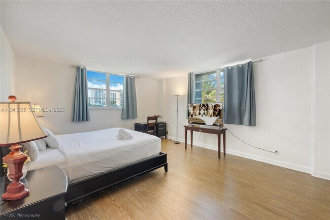 Building Photo - 4001 S Ocean Dr