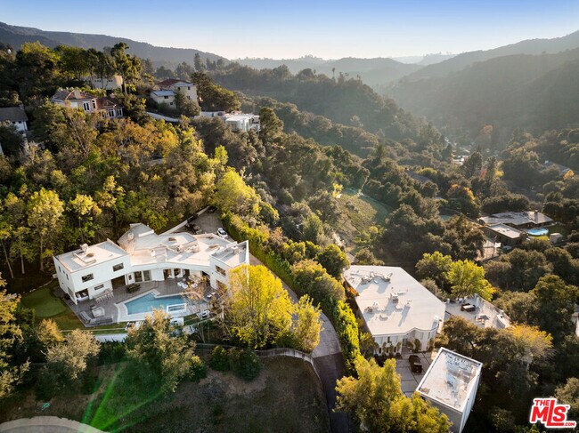 Building Photo - 2666 Hutton Dr