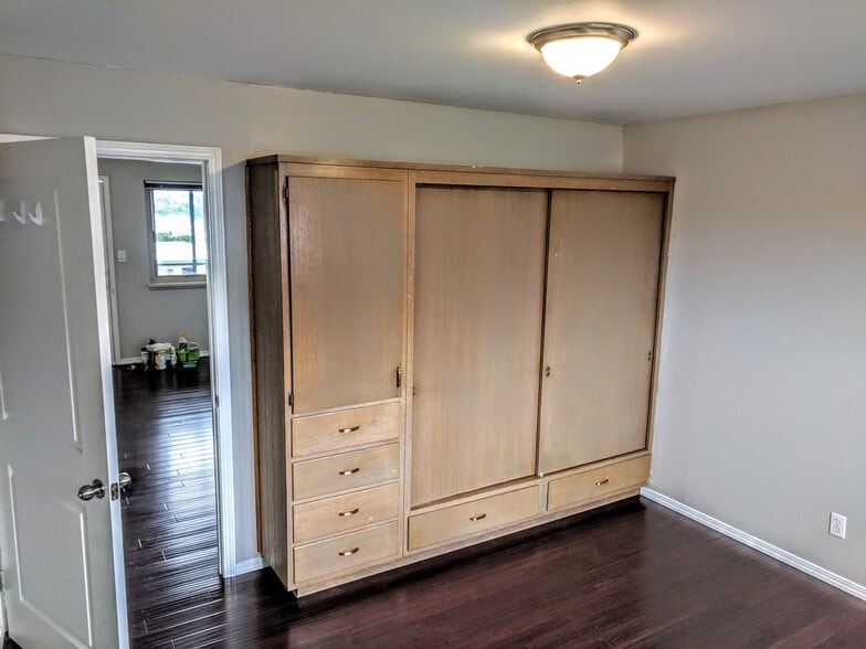 Building Photo - 3655 13th Ave W