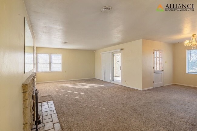 Building Photo - Cute Home Near Anneberg Park!