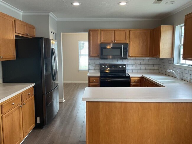 Building Photo - 347 Thistle Ln