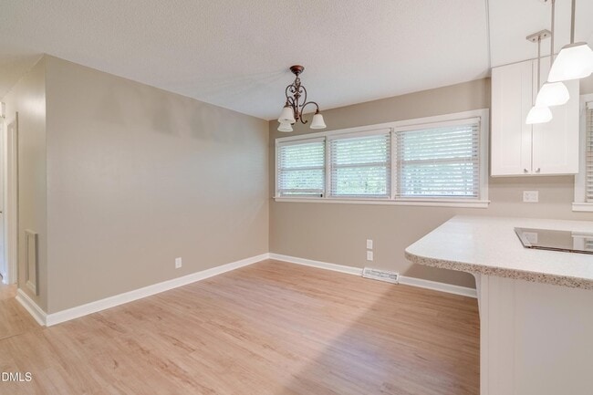 Building Photo - 2026 Jefferson Dr
