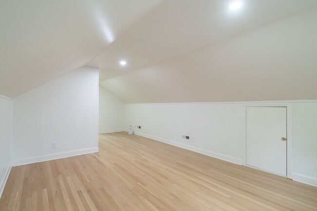 Building Photo - Spacious charmer in the heart of Dilworth ...