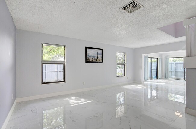 Building Photo - 11834 Donlin Dr