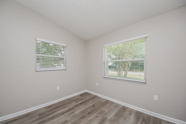 Building Photo - 204 Lily Pad Ln