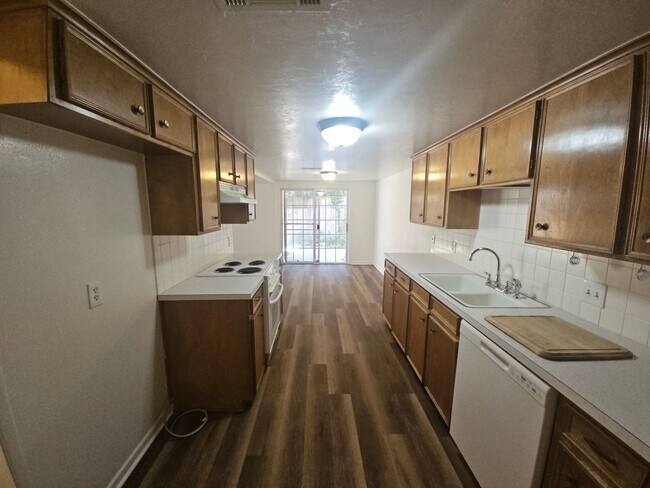 Building Photo - Updated Townhome with Upgrades