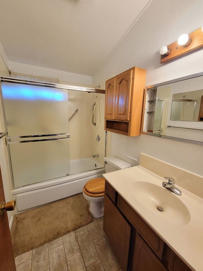Building Photo - 3 Bedroom 2 Bath Home For Lease In Concord!