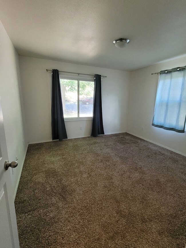 Building Photo - Ephrata House with Garage & Fenced Yard