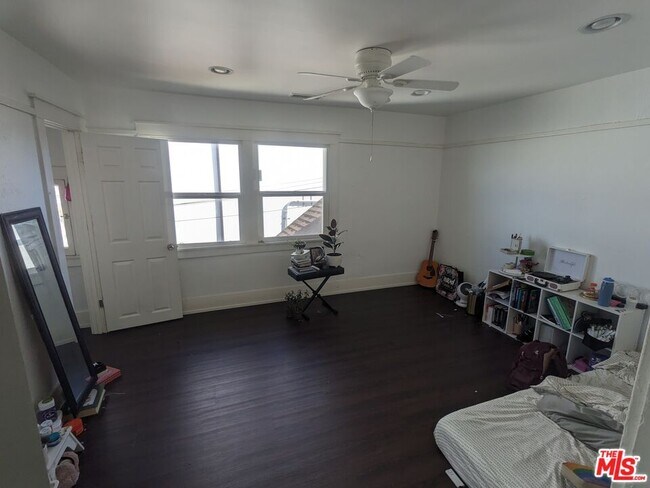 Building Photo - 4547 W 16th Pl