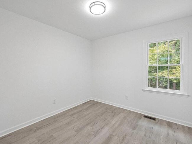 Building Photo - Lease OR Lease to Own