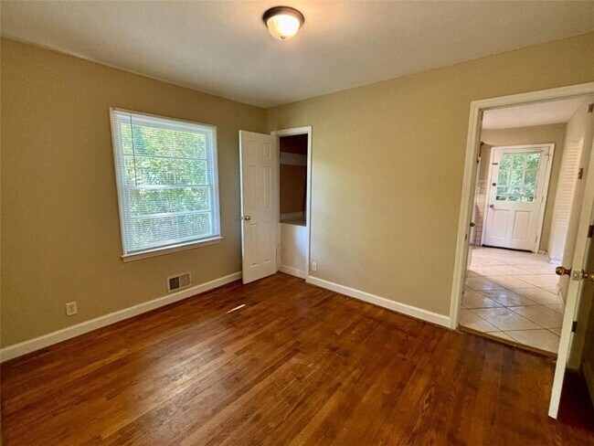 Building Photo - 3129 Nursery Rd SE