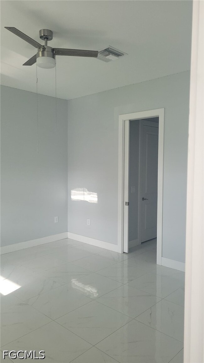 Building Photo - 653 Foxchase Dr