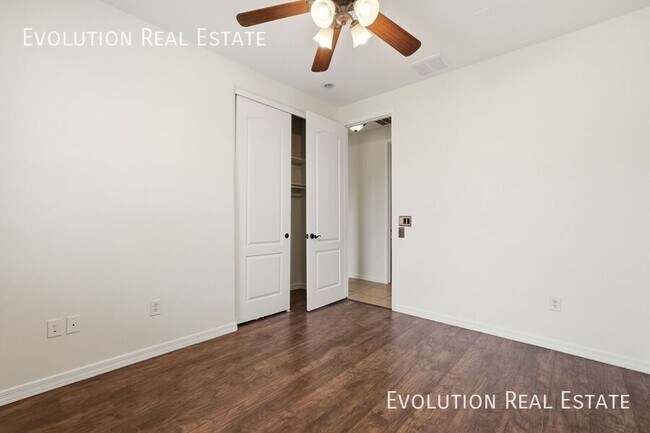 Building Photo - 3287 S Cottonwood Dr