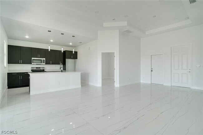 Building Photo - 4725-4727-4727 27th St SW