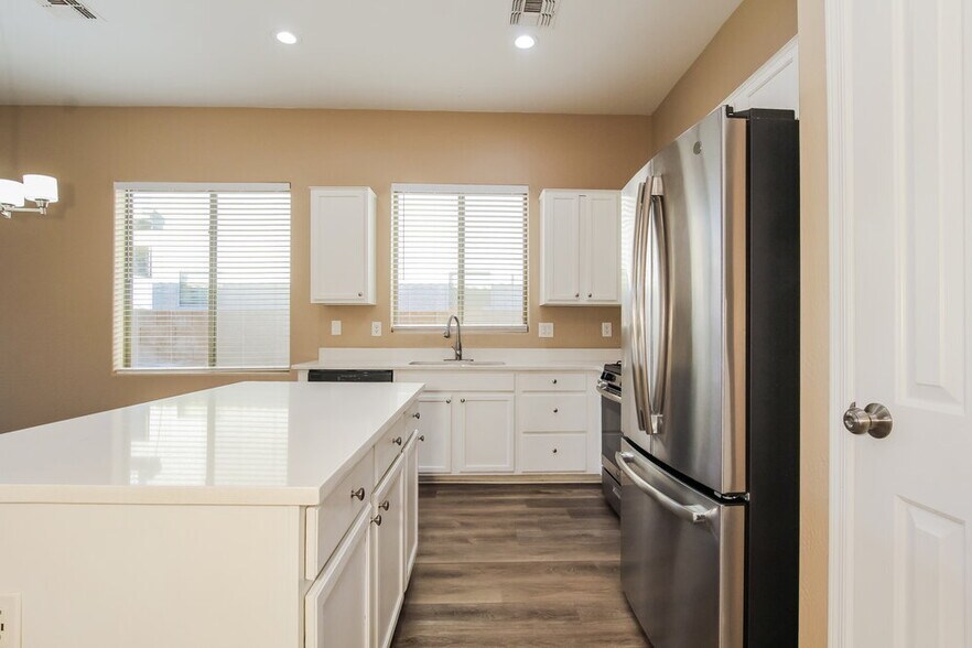 Building Photo - 5037 W Nancy Ln