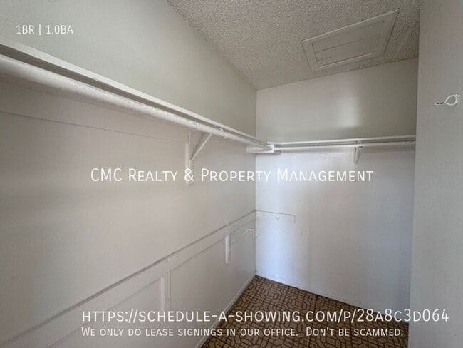 Building Photo - 3111 E Sawyer St