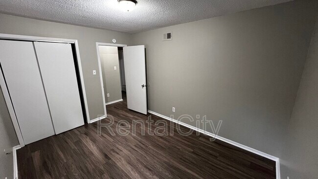 Building Photo - 3648 Rhea Ave