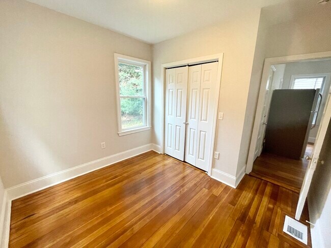 Building Photo - 26 Taft St