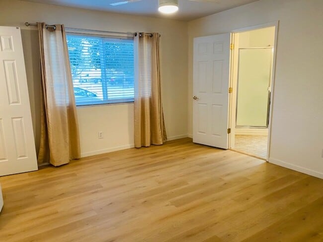 Building Photo - $1,550 Palm & Shaw, 2 Bedroom Condo - N Wi...