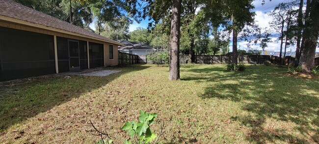 Building Photo - 3/2: Enjoy this nice spacious home in Sunrise.