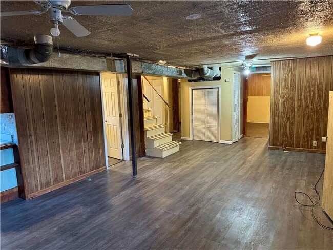 Building Photo - 556 Lamar Dr