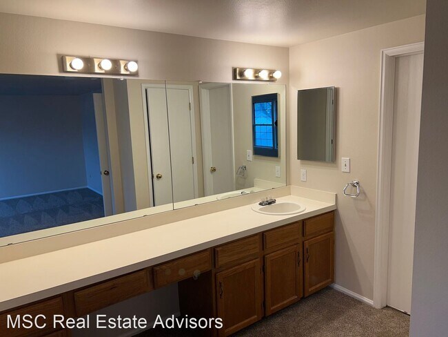 Building Photo - 2 br, 1.5 bath House - 6812 E Briarwood Dr