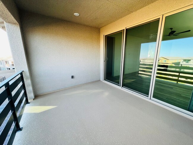 Building Photo - New Summerlin View