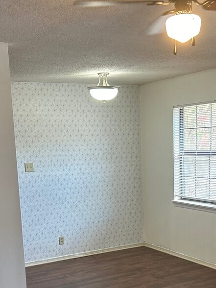 Building Photo - 103 Willow Ridge Dr