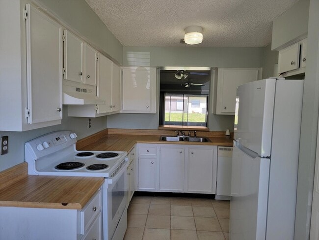 Building Photo - 6010 Indrio Rd