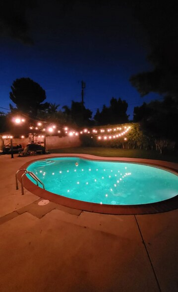 Building Photo - 9948 Bevis Ave