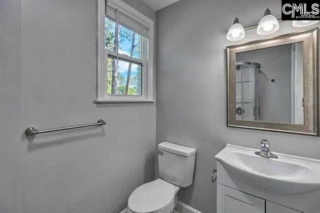 Building Photo - 4057 Rosewood Dr